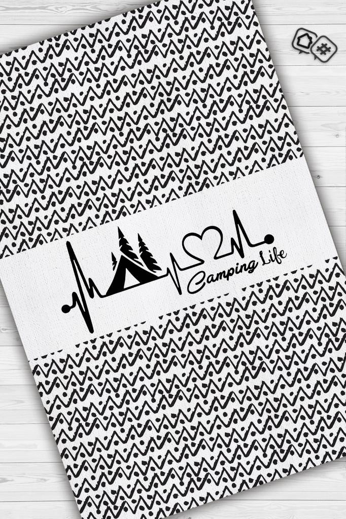 Kamp Hayatı, Karavan Halısı, İskandinav Desenli Kampçı Halısı, Çadır Halısı, Kampçı Halısı, Seyahat Temalı Halı, Pamuklu Dokuma Tabanlı Yıkanabilir Dekoratif Halı